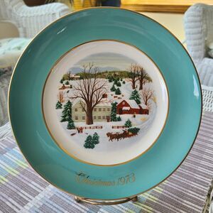 Vintage Avon Wedgwood 1973 Christmas Collectible Plate Christmas On The Farm